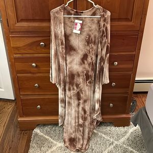 Beautiful NWT long full length lightweight brown/beige cardigan. Dolman sleeves.